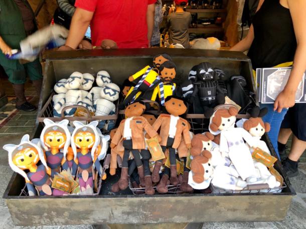 Galaxy's Edge Marketplace, A Tour of Black Spire Outpost&#8217;s Marketplace in Star Wars: Galaxy&#8217;s Edge