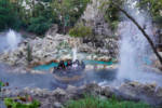Disneyland-Grizzly-boat-1