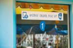 Disneyland-Mobile-Order-Adorable-Snowman-window