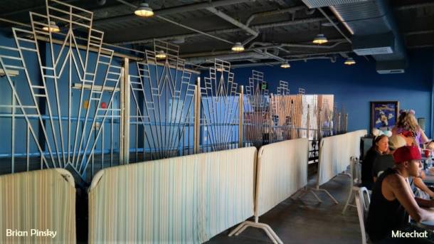 , Disneyland Update: Pumpkins, Crowds & Bees Buzz Into Disneyland