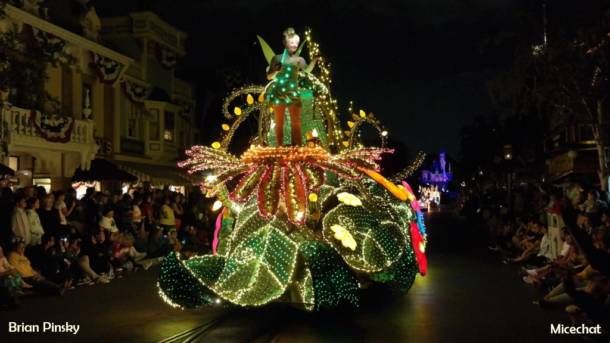 , Disneyland Update: Pumpkins, Crowds & Bees Buzz Into Disneyland