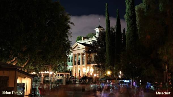 , Disneyland Update: Pumpkins, Crowds & Bees Buzz Into Disneyland