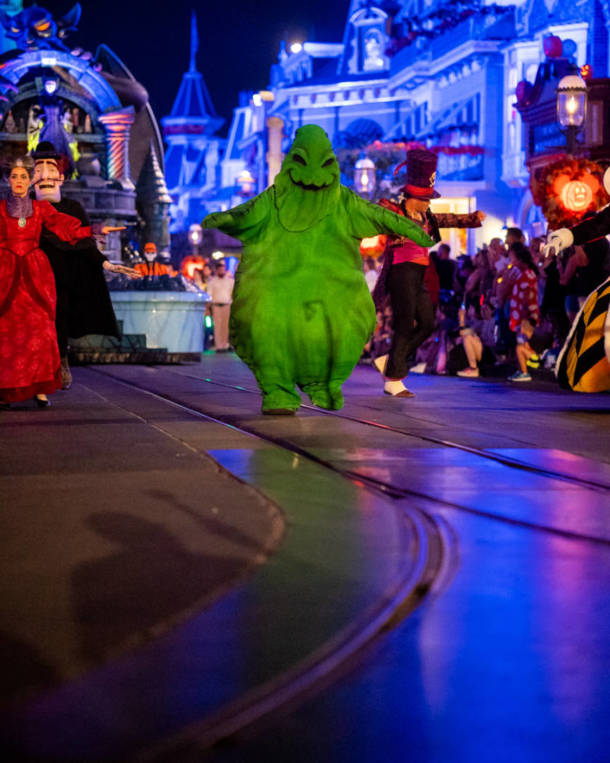 , Dateline Disney World: Sighting of the New Ghost Bride and Other Not-So-Scary Updates