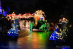 Disneyland-Electrical-Parade-royal-court-3