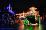 Disneyland-Electrical-Parade-royal-court-6