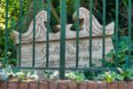 Disneyland-Haunted-Mansion-Cemetry-Julia