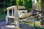 Disneyland-Haunted-Mansion-hearse