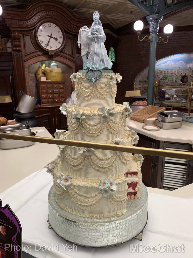 , Happy Haunts at Home: How to Make a Real &#038; Fake Haunted Mansion Wedding Cake!