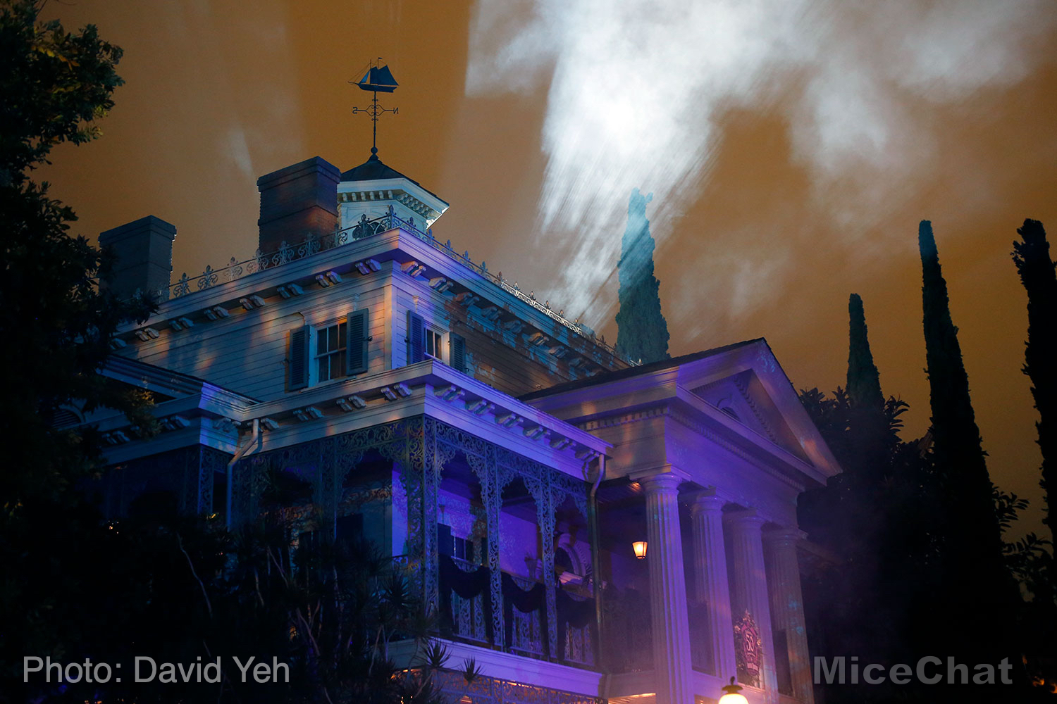 , Disneyland Update &#8211; Matterhorn Mischief, Train Trouble, and Haunted Happenings