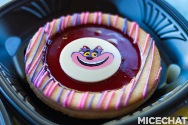 , Disneyland Update: Pumpkins, Crowds & Bees Buzz Into Disneyland