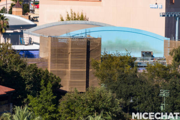 , Disneyland Update: Pumpkins, Crowds & Bees Buzz Into Disneyland