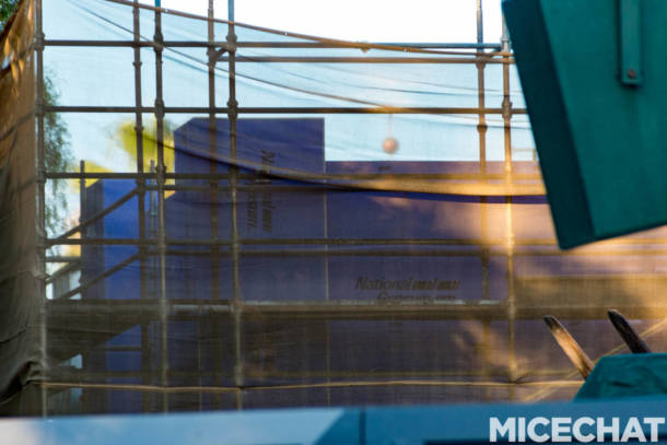 , Disneyland Update: Pumpkins, Crowds & Bees Buzz Into Disneyland