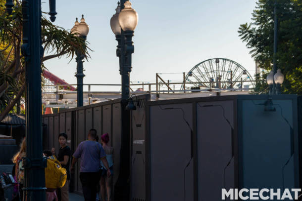 , Disneyland Update: Pumpkins, Crowds & Bees Buzz Into Disneyland