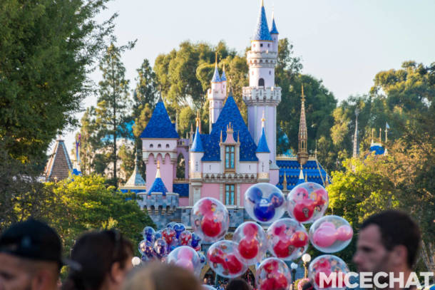 , Disneyland Update: Pumpkins, Crowds &#038; Bees Buzz Into Disneyland