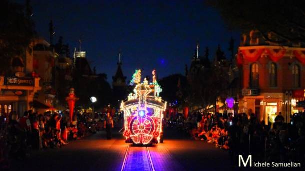 , Disneyland Update – The Bridge to Halloween Town