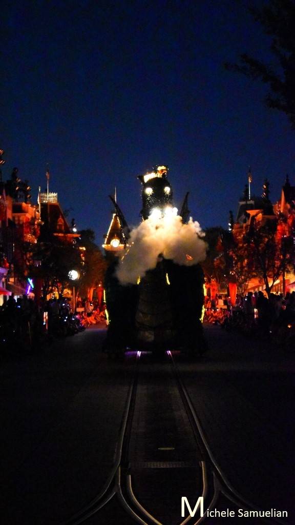 , Disneyland Update – The Bridge to Halloween Town
