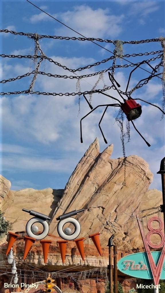 , Disneyland Update – Halloween Screams Into Disneyland