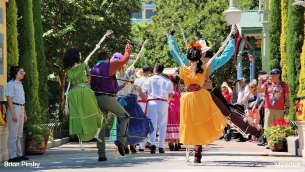 , Disneyland Update – Halloween Screams Into Disneyland
