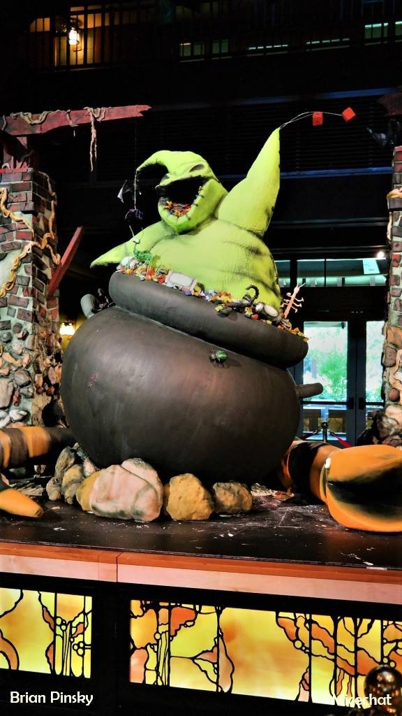 , Disneyland Update – Halloween Screams Into Disneyland