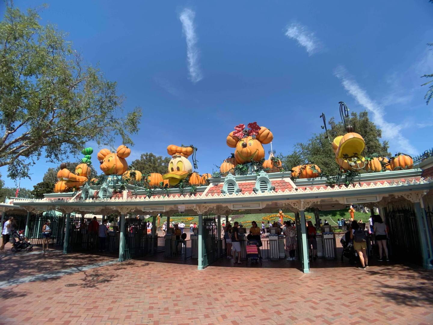 , Disneyland Update &#8211; Halloween Screams Into Disneyland