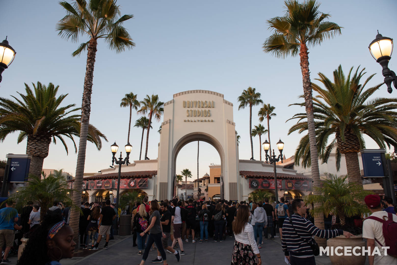 , Halloween Horror Nights Adds Humor at Universal Studios Hollywood