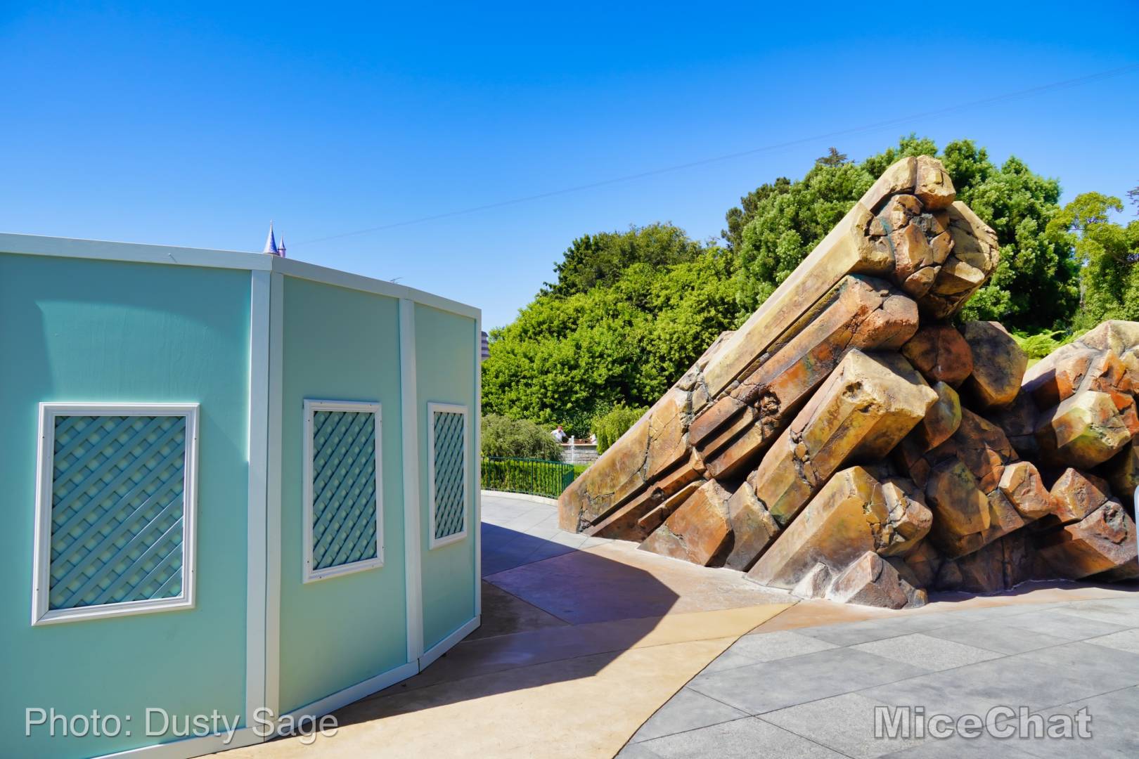 , Disneyland Update – Rocks Roll & Halloween Gold