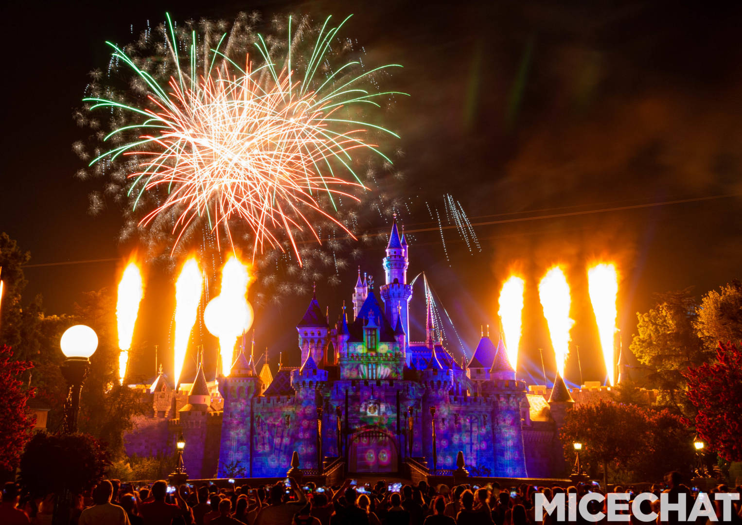, Disneyland Update – Halloween Screams Into Disneyland