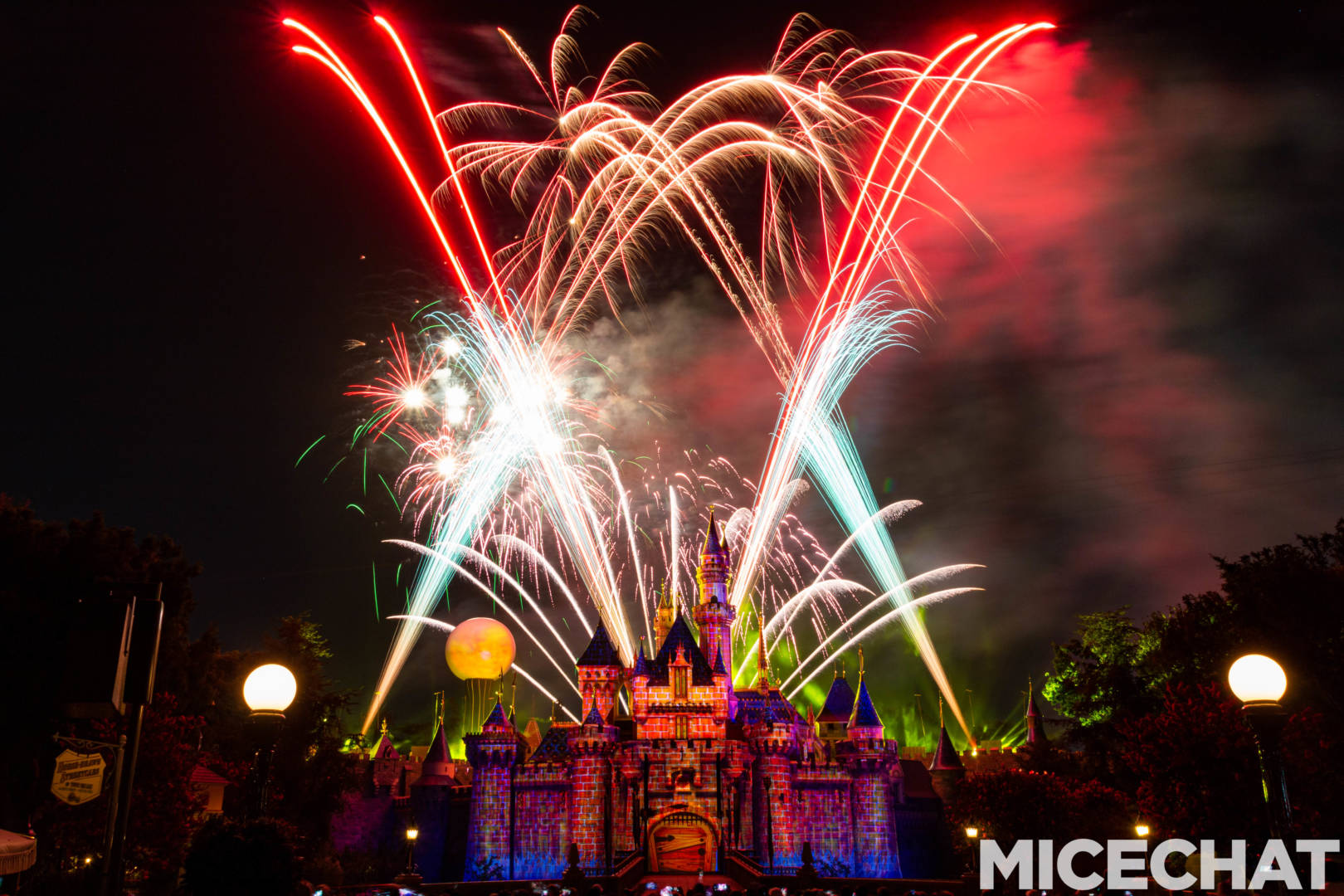 , Disneyland Update – Halloween Screams Into Disneyland