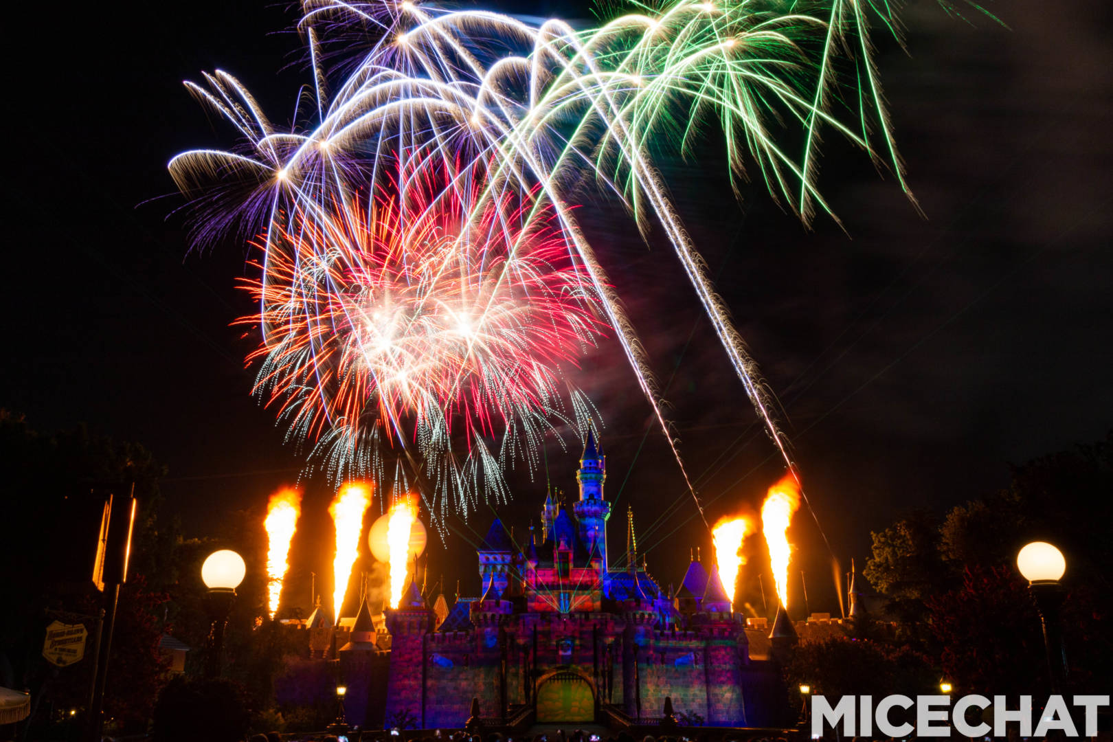 , Disneyland Update – Halloween Screams Into Disneyland