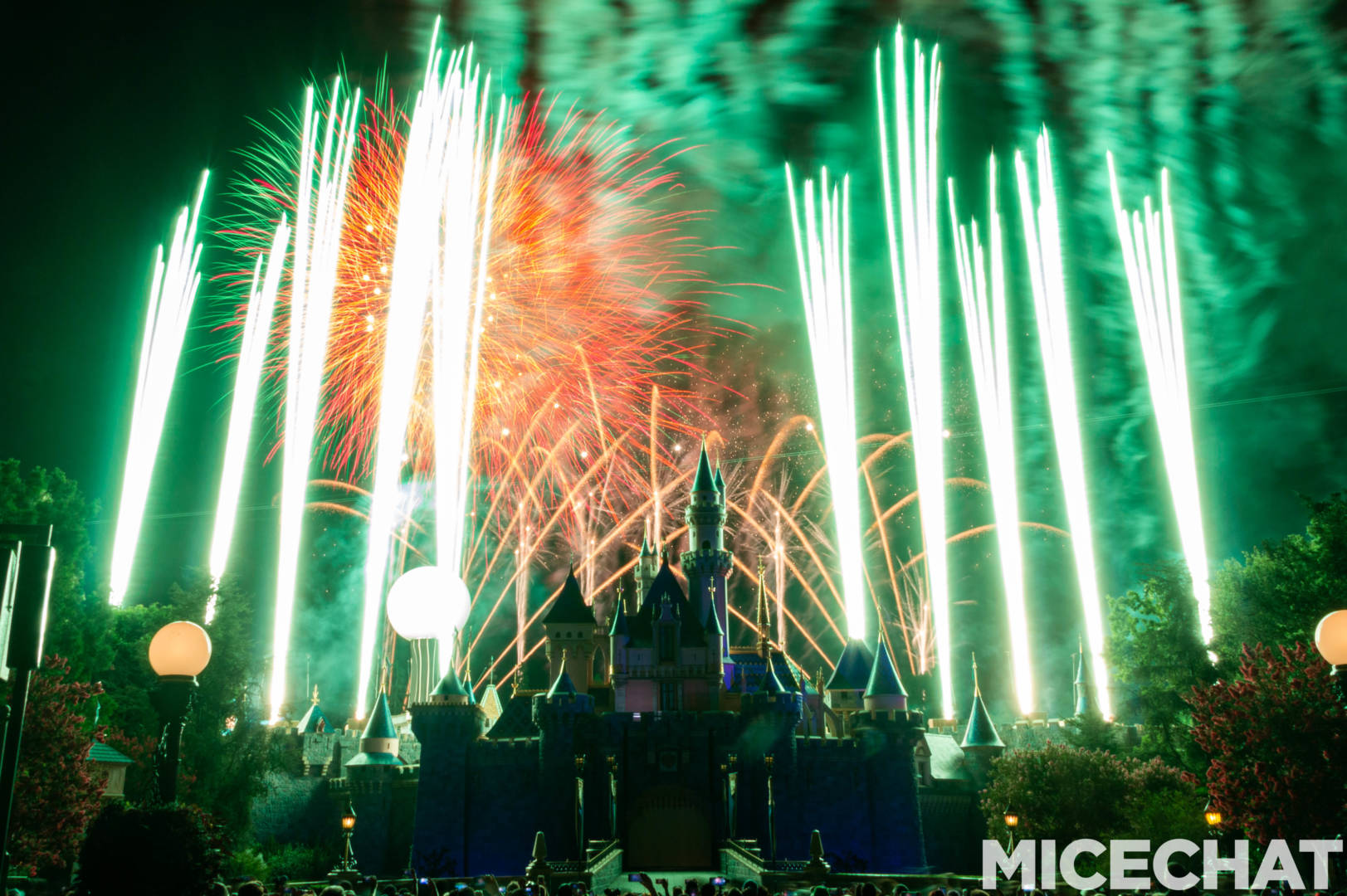, Disneyland Update – Halloween Screams Into Disneyland