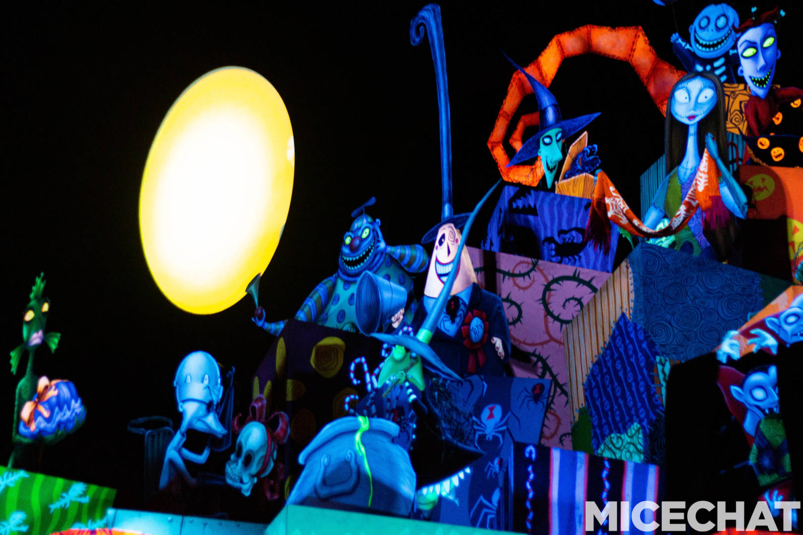 , Disneyland Update – Halloween Screams Into Disneyland