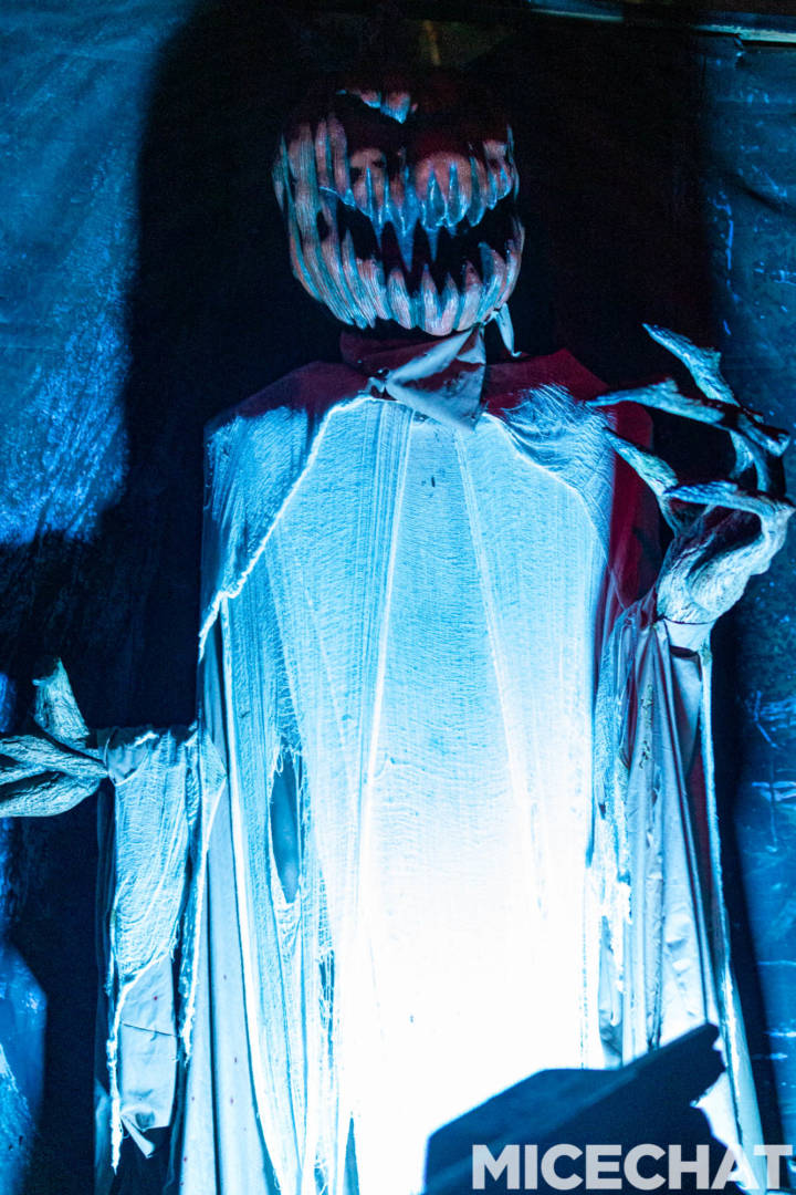 , The Fog Awaits: Your Guide to Knott’s Scary Farm Halloween Haunt 2022!