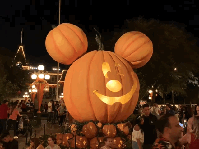 , Disneyland Update – Halloween Screams Into Disneyland