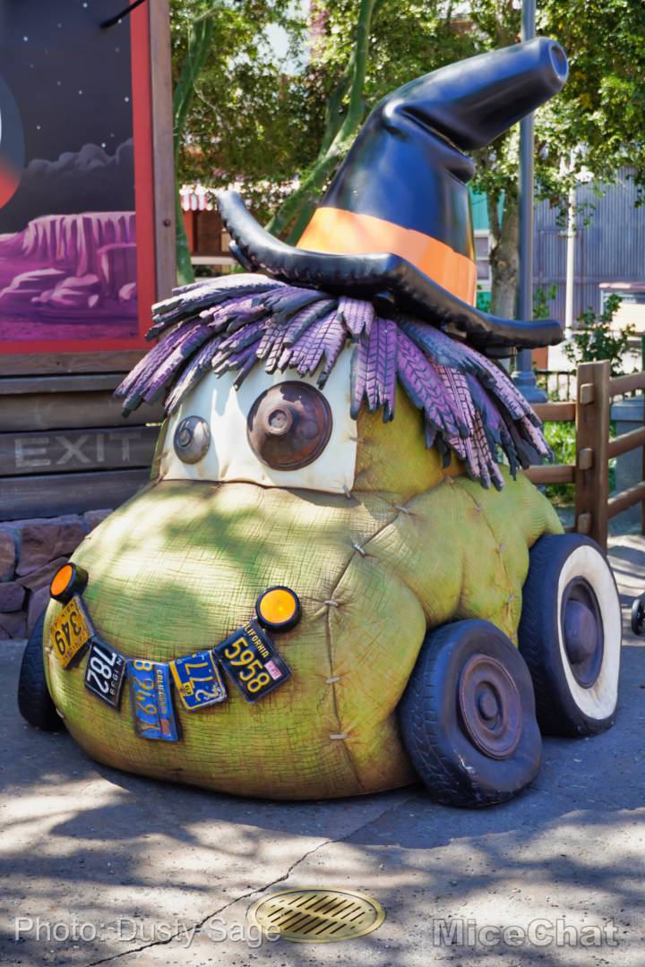 , Disneyland Update – Halloween Screams Into Disneyland