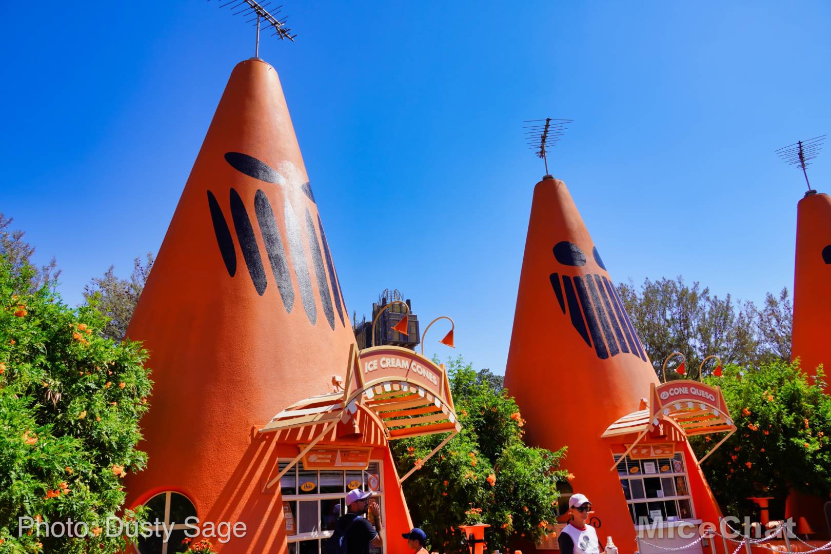 , Disneyland Update – Halloween Screams Into Disneyland