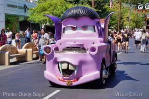 , Disneyland Update: Magic Key Crowds & Bats in the Belfry