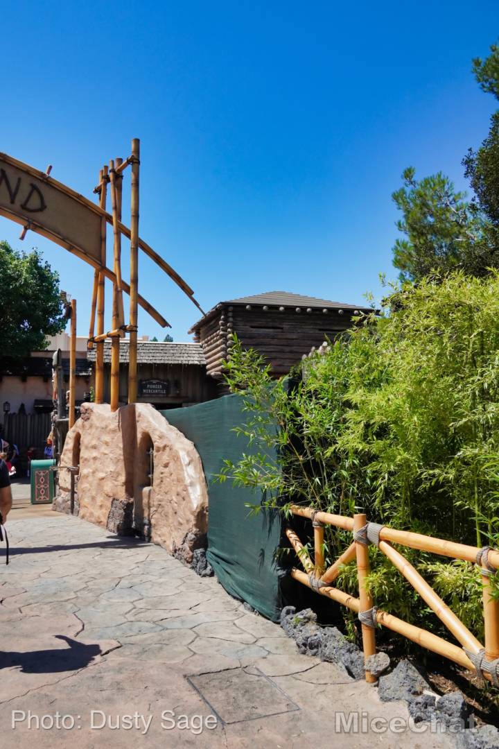 , Disneyland Update – Halloween Screams Into Disneyland