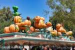 News-Disneyland-Halloween-gate-pumpkins-4