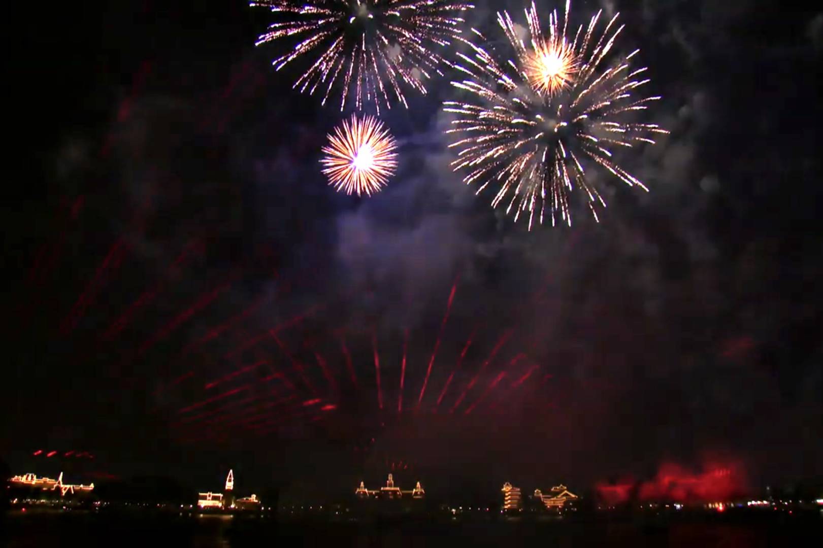 Epcot Forever, Epcot Forever Nightly Spectacular Ignites Nostalgia
