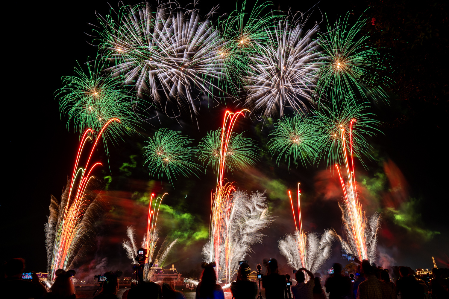 Epcot Forever, Epcot Forever Nightly Spectacular Ignites Nostalgia