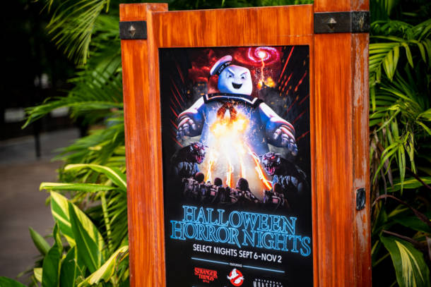 , Dateline Universal Orlando: A Tale of Bees and Dinosaurs