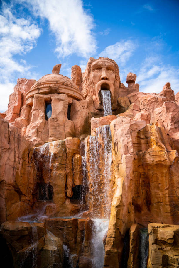 , Dateline Universal Orlando: A Tale of Bees and Dinosaurs