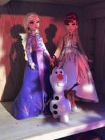 Frozen-Fan-Fest-fancy-Anna-Elsa-dolls