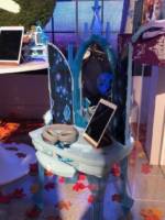 Frozen-Fan-Fest-talking-vanity