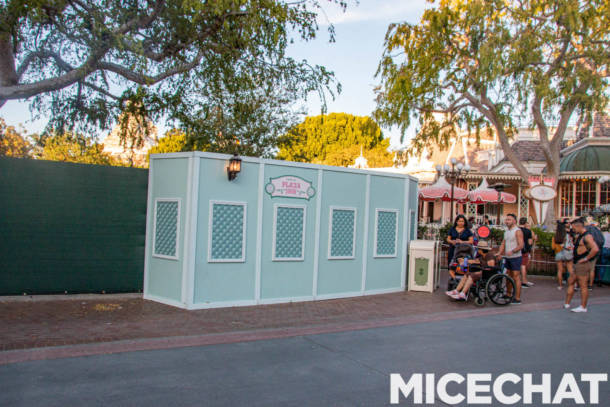 , Disneyland Update &#8211; Charging More &#038; Turning On The Holidays