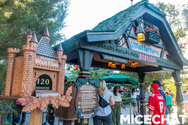 , Disneyland Update &#8211; Charging More &#038; Turning On The Holidays