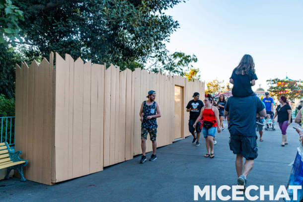 , Disneyland Update &#8211; Charging More &#038; Turning On The Holidays