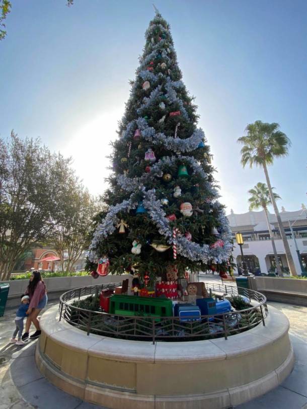 Festival of Holidays, Disneyland&#8217;s Festival of Holidays Brings Eats and Entertainment Treats