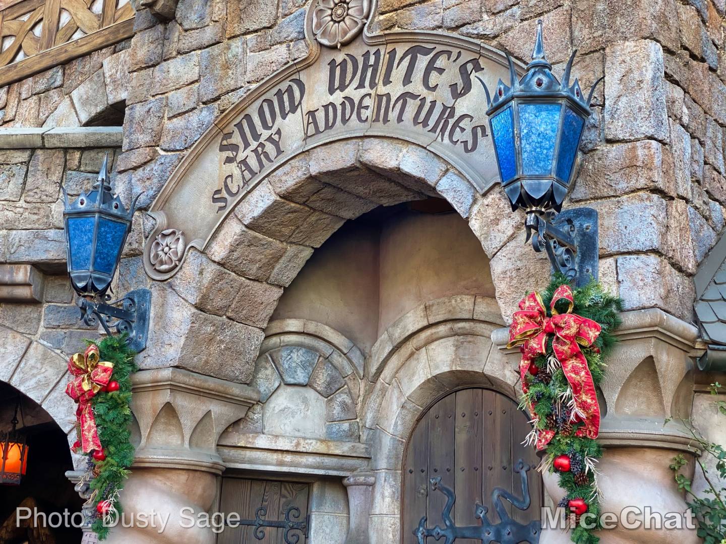 , Disneyland Update &#8211; Candlelight, Candy Canes &#038; Resistance Rising!