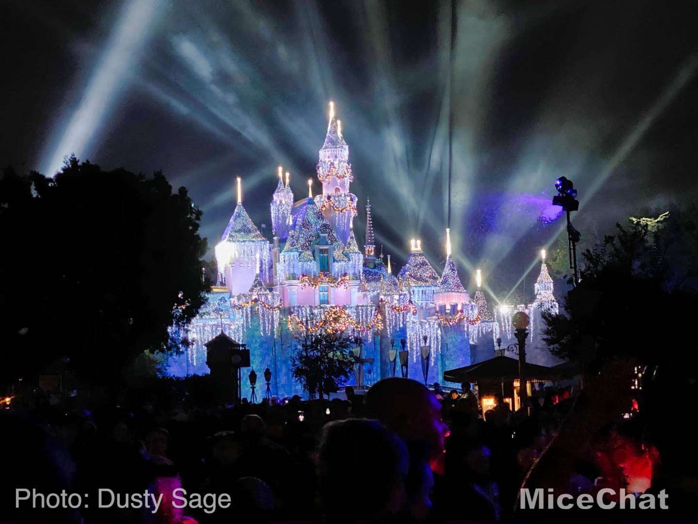 , Disneyland Update – Candlelight, Candy Canes & Resistance Rising!